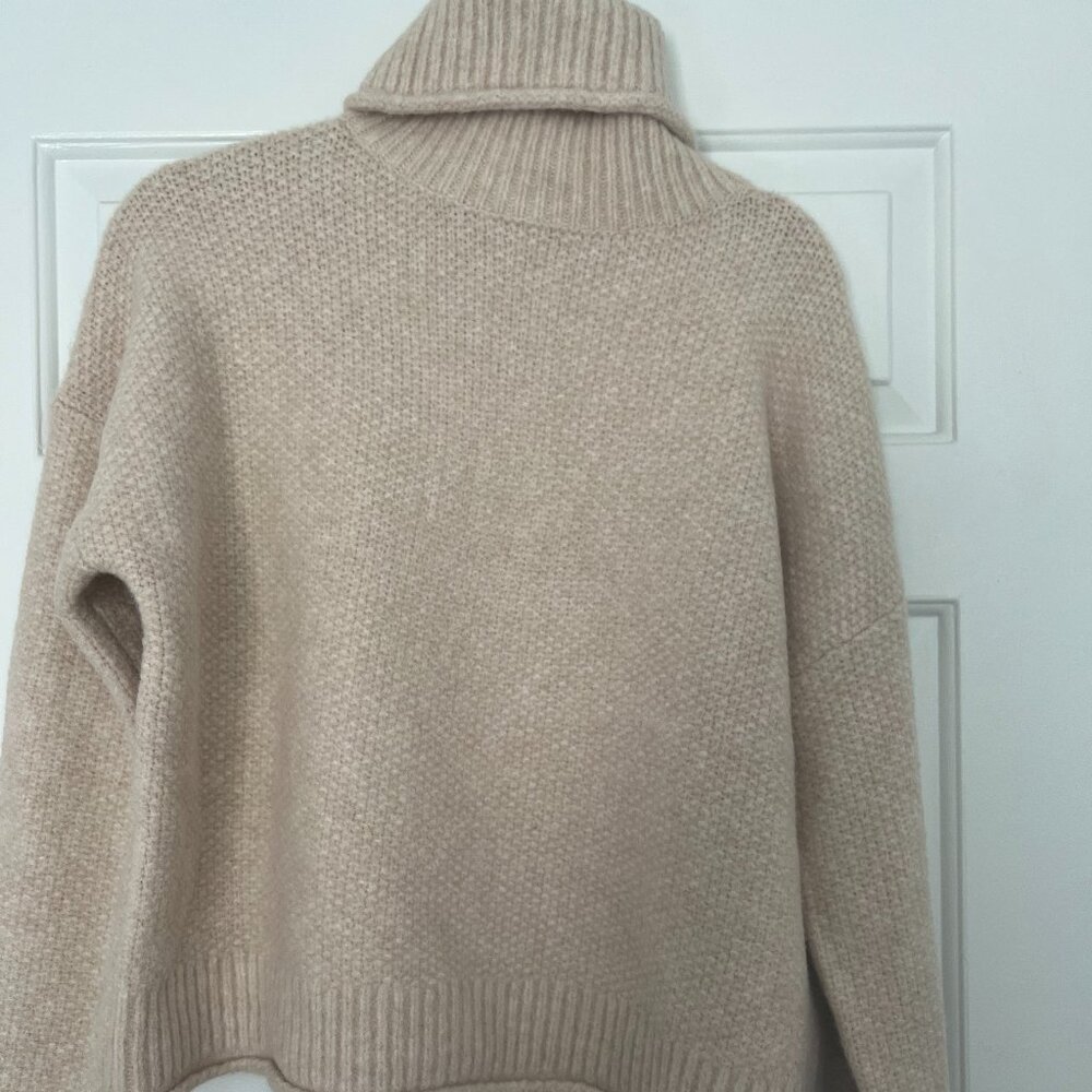 Levitate Sweater Size M